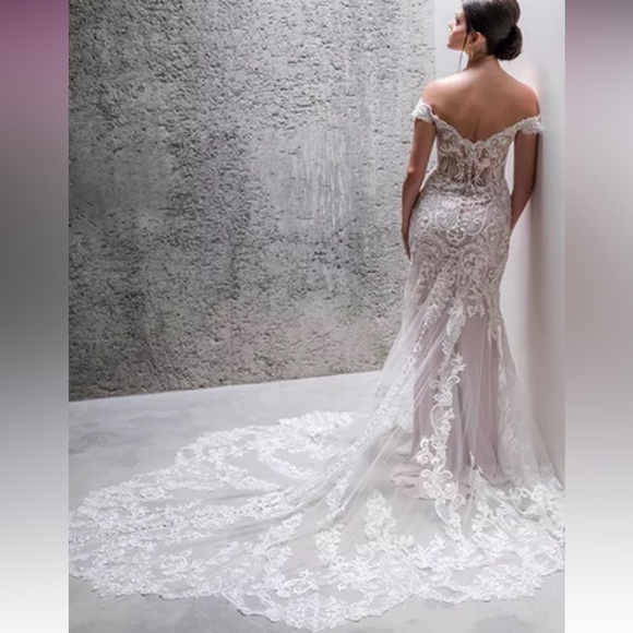 Allure Couture Bridal Gown - Picture 2 of 6